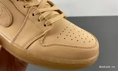 “Pale Jordan Sand” Air Low Vanilla 1 SE 0701
